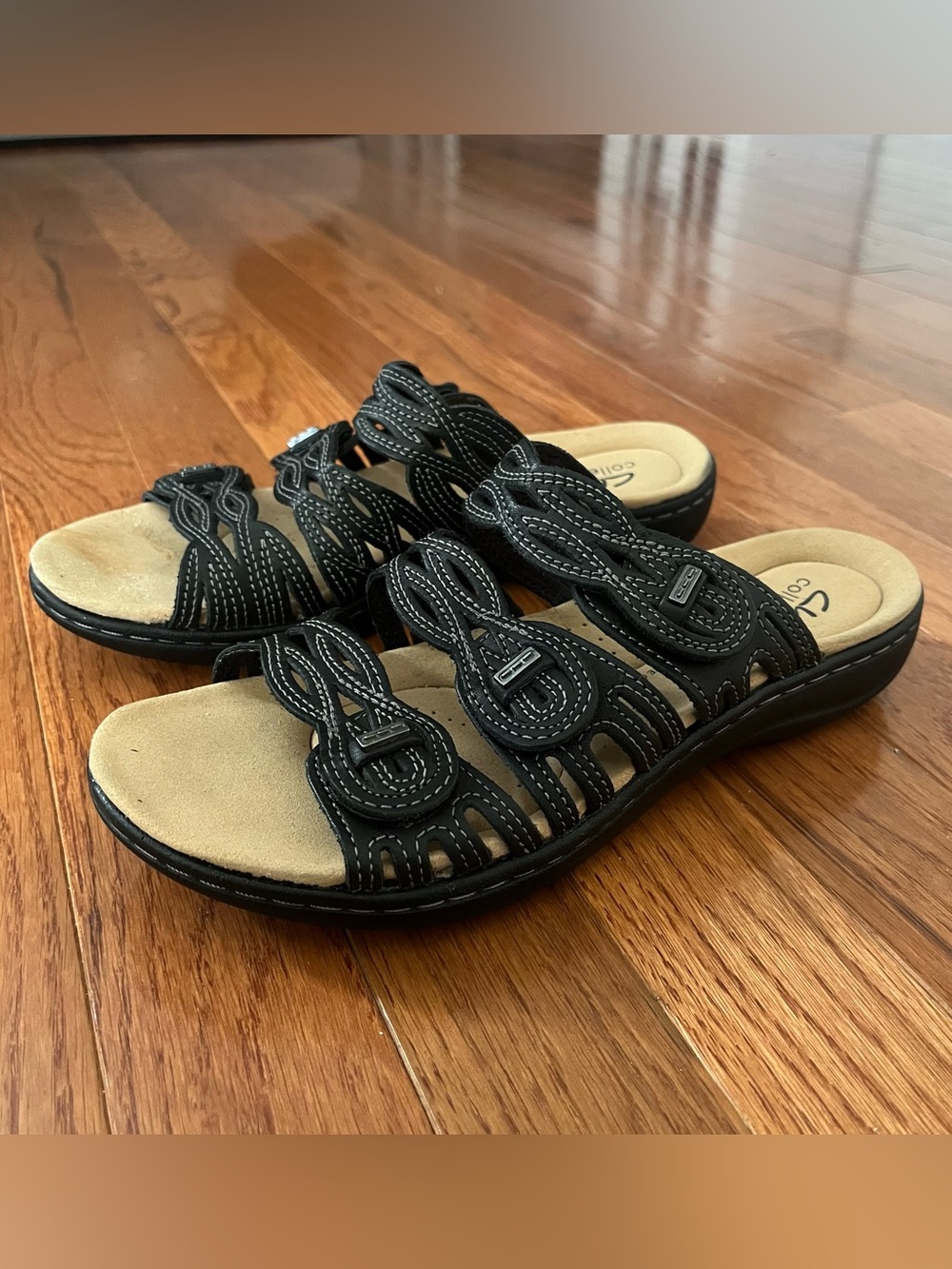 Clarks Laurieann Ruby Sandals black leather Size 7 M hook-and-loop straps